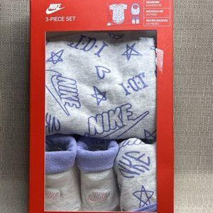 NIKE 3 PC Bodysuit/Bib/Booties Set~ Newborn 0-6 Month Gray Purple & Pink💜💗